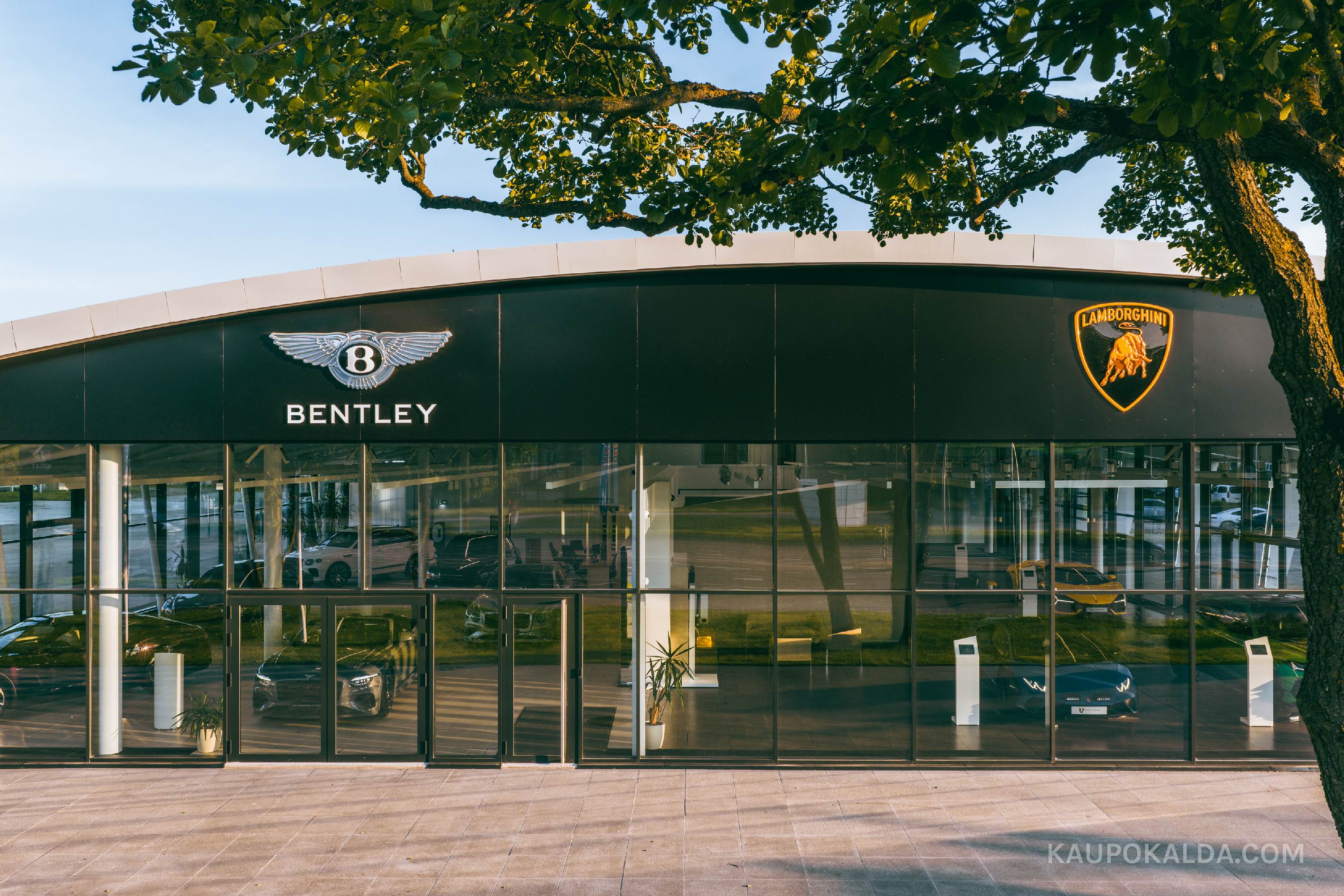 Bentley ja Lamborghini esindus Tallinnas